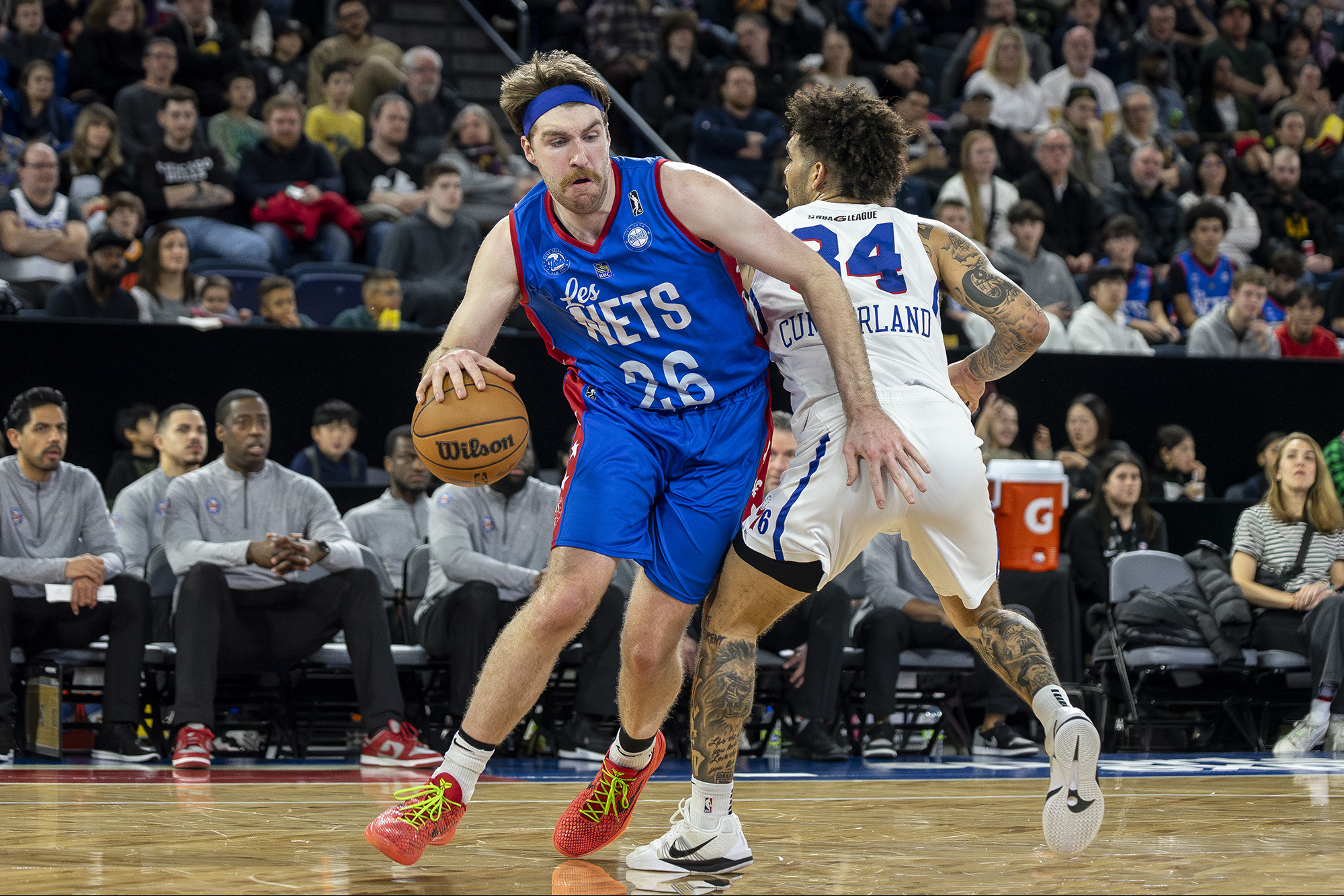 Drew Timme and Jarron Cumberland battle for the ball at Place Bell in Laval on February 8, 2025 | Photo: Kieron Yates