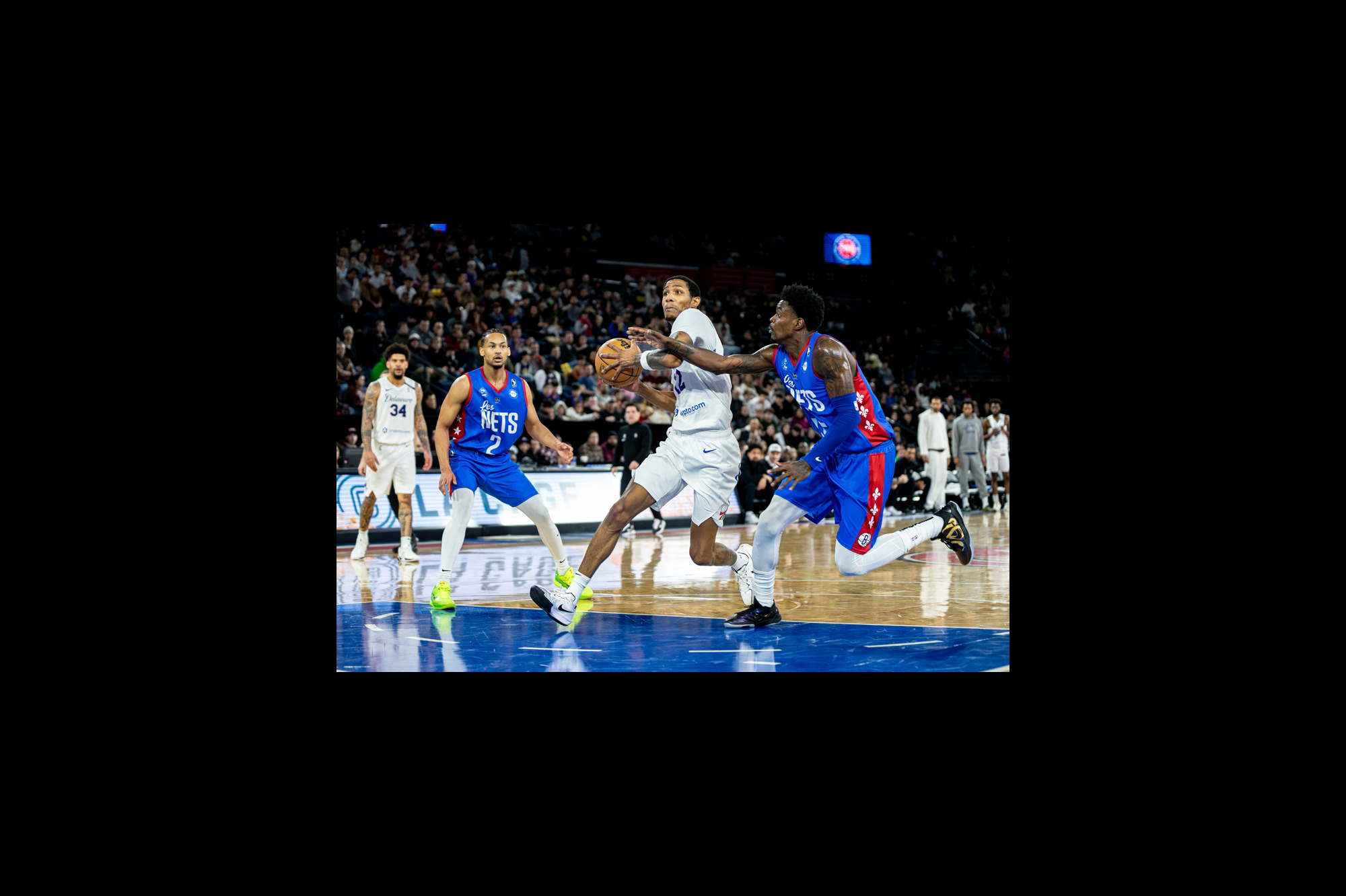 Patrick McCaw of the Delaware Blue Coats storms the paint against Long Island Nets Trevon Scott on February 8, 2025. | Photo: Kieron Yates